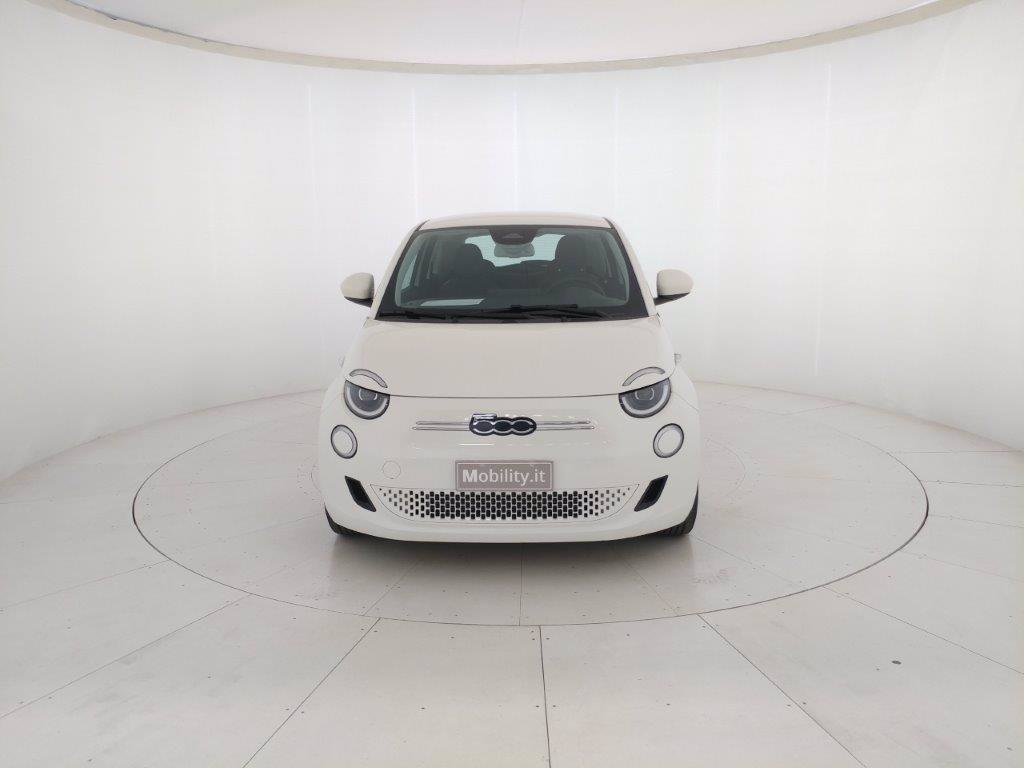 FIAT 500e 42 kwh la prima