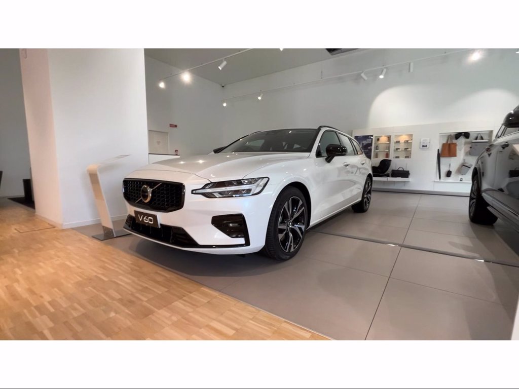 VOLVO V60 2.0 b4 Plus Dark auto