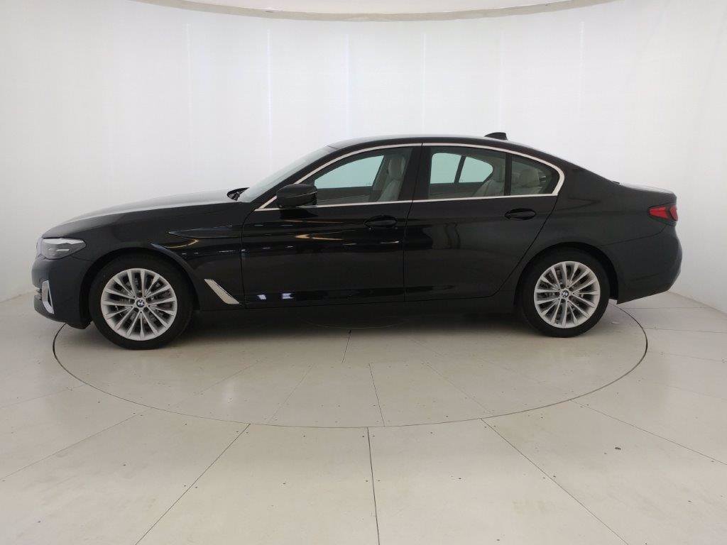 BMW 520d mhev 48v luxury auto