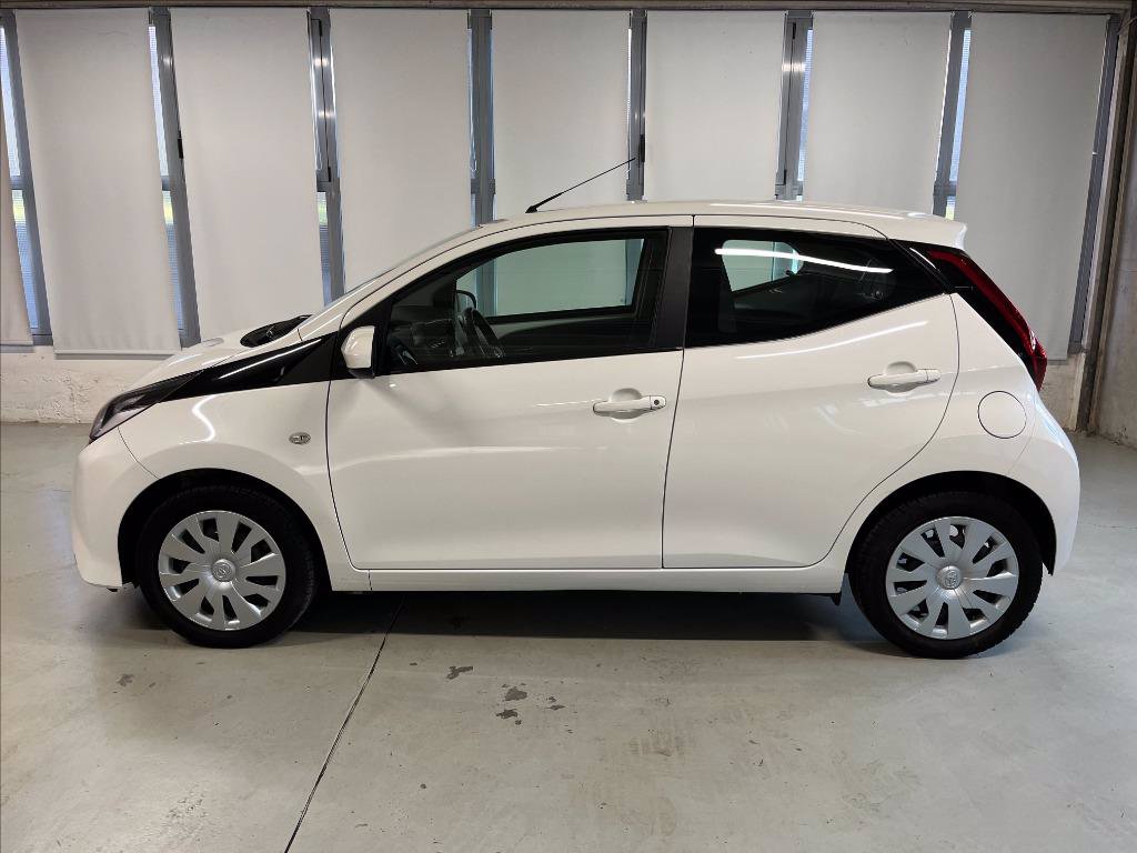 TOYOTA Aygo 5p 1.0 x-play m-mt 72cv